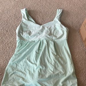lululemon tanktop